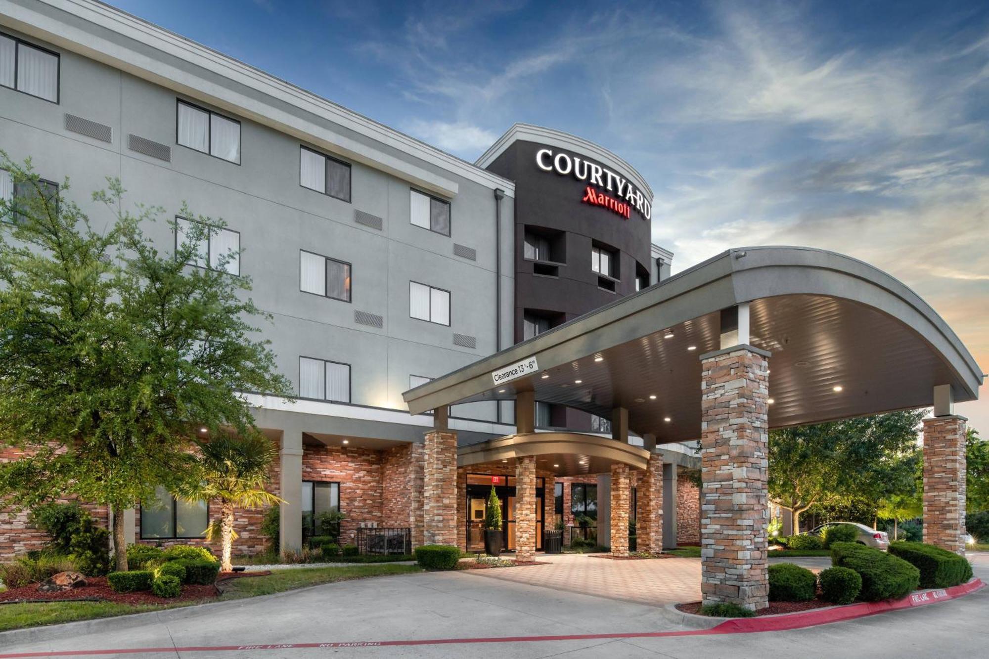 Courtyard Fort Worth West At Cityview Hotel Exterior photo