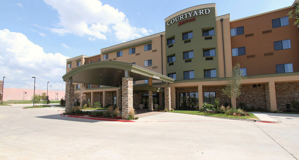 Courtyard Fort Worth West At Cityview Hotel Exterior photo